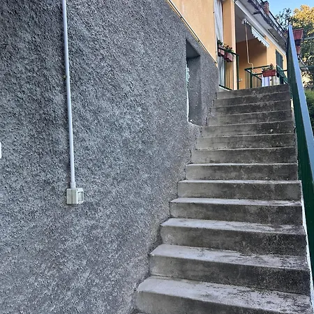 アパート Il Poggio Nel ヴァラッツェ