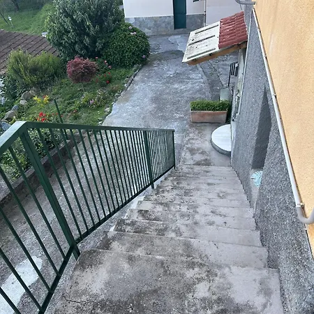 アパート Il Poggio Nel ヴァラッツェ